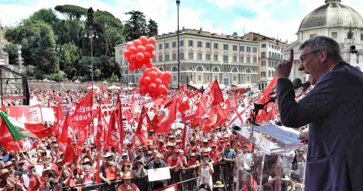 Cgil, a Roma la manifestazione per i diritti costituzionali. Landini: “Salario, pensioni e difesa del reddito”